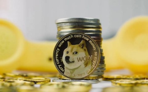 比特币在飙升至7.5万美元后，重返全球市值前十大资产